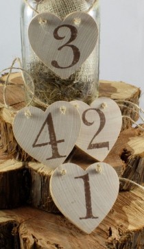wedding photo - Rustikale Holz Herz-Tabellen-Zahlen mit kostenlosem Versand