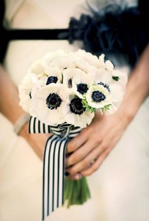 wedding photo - Modern Weiß Anemone Hochzeits-Blumenstrauß