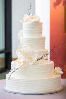 wedding photo - White Wedding Cakes