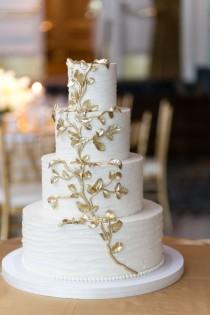 wedding photo - Wedding Cake With Gold Leaf