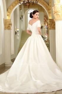 wedding photo - SimplyBridal’s Favorite Fall 2014 Wedding Gown Trends