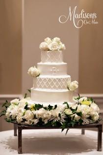 wedding photo - Beautifully Embellished Wedding Cakes - MODwedding
