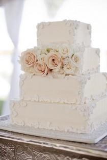 wedding photo - 25 Classic Wedding Cakes That Stand The Test Of Time