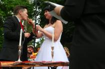wedding photo - Sweeten up your wedding with a honey unity ceremony