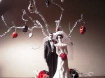 wedding photo - WEDDINGS FEATURED Item Day Of The Dead/Zombie/Skeleton Wedding Cake Topper With Twisted Wire Tree Alternative Wedding Halloween Wedding