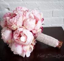 wedding photo - 16 Striking And Elegant Bridal Bouquet Ideas