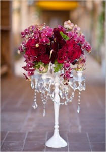 wedding photo - Love Inspired Red And Gold Holiday Ideas