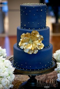 wedding photo - Dark Colored Wedding Cake Ideas