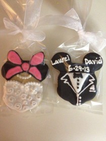 wedding photo - Mickey And Minnie Mouse Wedding Cookie Favors