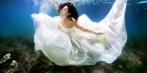 wedding photo - Brides Literally Take The Plunge For Stunning Underwater Portraits