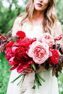 wedding photo - Red Wedding Bouquet Ideas