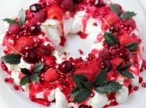 wedding photo - How to Make Berry Christmas Pavlova - Cooking - Handimania