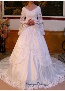 wedding photo -  Beautiful Elegant Exquisite Satin V-neck Wedding Dress In Great Handwork