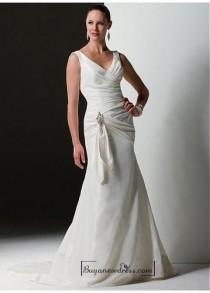 wedding photo -  Beautiful Elegant Exquisite Taffeta Mermaid V-neck Wedding Dress In Great Handwork