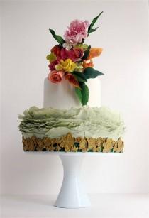 wedding photo - Make A Statement With These Chic Wedding Cakes
