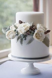 wedding photo - A Winter Wedding Cake With Pinecones And Berries