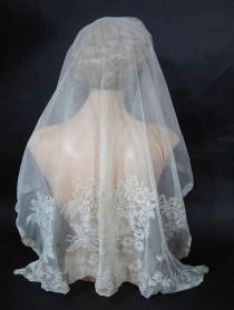 wedding photo - Highly Ornamented 1790 - 1810 Blonde Lace Bonnet / Wedding Veil