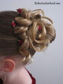 wedding photo - 25 Totally Pretty Holiday Hairstyles For Little Girls
