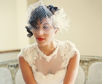 wedding photo - Wedding Hair Clip, Bridal Fascinator,French Net Bridal Veil,Vintage Style Brooch, Feather Fascinator, Ivory Wedding Fascinator, Bridal Veil
