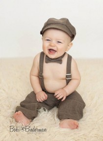 wedding photo - Newsboy outfit - hat suspenders pants bowtie - baby boy vintage photography prop - brown wedding ring bearer set