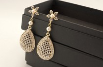 wedding photo -  Gold dangle earrings-Gold bridal earrings-Gold art deco rhinestone crystal earrings - Wedding jewelry-Vintage inspired-Swarovski earrings
