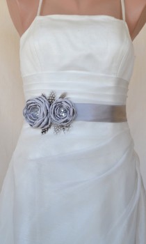 wedding photo - Handcraft Grey Two Flowers With Feathers Wedding Bridal Sash Belt