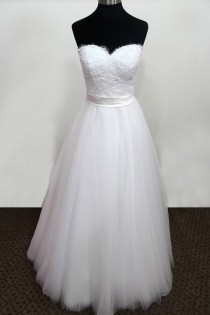 wedding photo - Wedding Dress Romantic Wedding Gown Strapless : BELINDA Sweetheart Strapless Lace Ivory White Aline Gown Custom Size