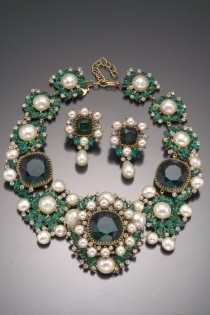 wedding photo - Vintage Costume Jewelry Love- Balenciaga Emerald Green Necklace And Earring Set
