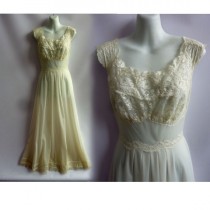 wedding photo - 50s Vintage Nightie Size 32 White Lace Nylon Negligee Boudoir Vanity Fair 60s