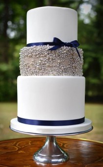 wedding photo - 25 Wedding Cake Inspiration With Striking Details