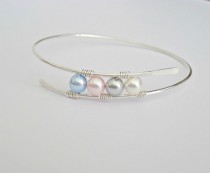 wedding photo -  Mothers Bracelet Bangle Mommy Jewelry 2 to 10 Pearls Grandmothers Mother of the Bride Bridesmaid Jewlery Birthstone Floating Pearl