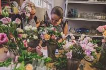 wedding photo - Behind the Scenes: Wedding Day with Florist Willow Bud