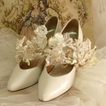 wedding photo - Vintage Ivory leather pumps bridal shoes 7
