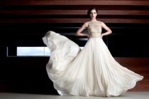 wedding photo - Stunning Avant-Garde Wedding Dresses Collection 2015 By Rosalynn Win 