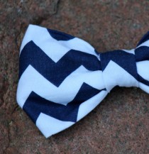 wedding photo - Bow tie in Navy and White Chevron - Clip on