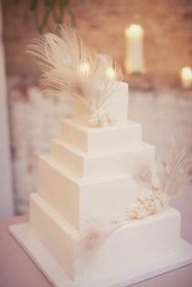 wedding photo - Beautiful Feather Cake