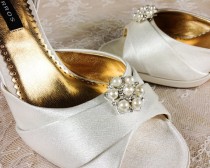 wedding photo - Bridal Shoe Clip, Crystal Shoe clip, Weddding Shoe Clip, Rhinestone Shoe Clip, bridesmaids Shoe clips, Shoe embellishments