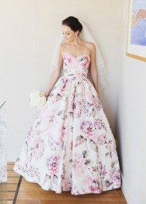 wedding photo - 10 Colored Wedding Dresses
