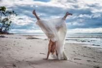 wedding photo - How to cartwheel in a wedding dress 