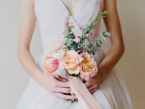 wedding photo - Lovely DIY Bridesmaid Posies With Roses And Peonies 