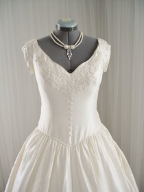 wedding photo - Vintage Beaded Silk House of Bianchi Full Skirt Wedding Dress with Cap Sleeves