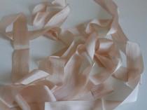 wedding photo - DIY Hand-Dyed Bouquet Ribbons 