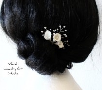 wedding photo -  Bridal Flower Hair Pin, White Calla Lilies Hair Pins, Bridal White Hair Flowers, Hair Pins, Wedding Hair Accessories, Bridal Headpiece