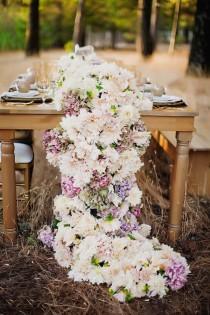 wedding photo - Wedding Trends : Table Garlands - Belle The Magazine