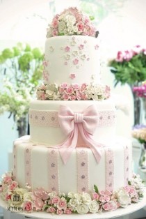 wedding photo - 12 Pretty Pastel Colored Wedding Cakes