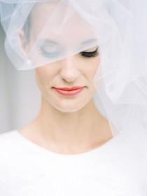 wedding photo - How To Apply Flawless False Eyelashes