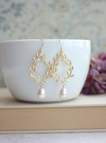 wedding photo - Laurel Wreath Cream Ivory Pearl Drop Gold Chandelier Earrings. Bridal Pearl Wedding Jewelry, Bridal Earring Bridesmaids Gift, Wreath Jewelry