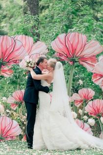 wedding photo - Unique Floral Design Inspiration For Spring Weddings!