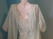 wedding photo - BRIDAL Set 60s seafoam pegnoir house robe nightgown short elastic reglan sleeve S/M small/Medium lace HONEYMOON