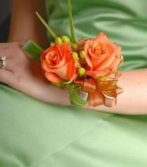 wedding photo - Wonderful Wearable Florals